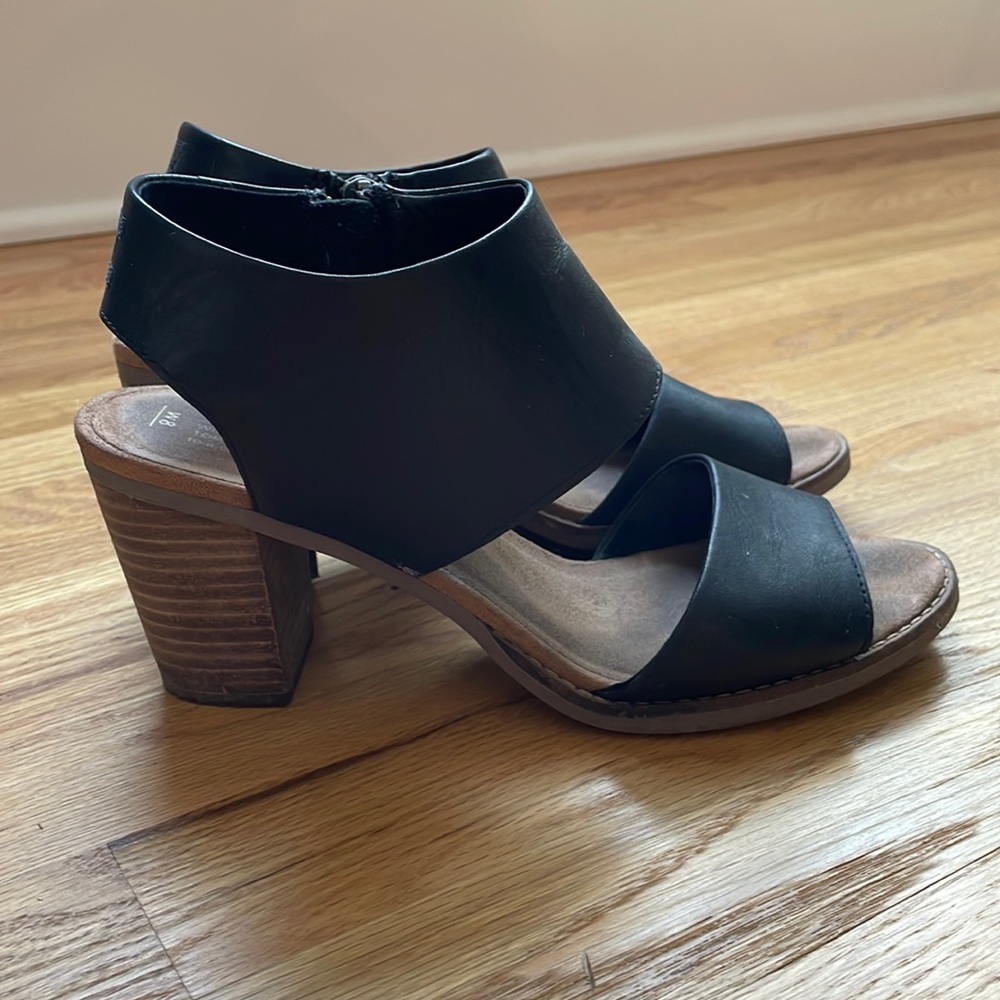 Tom’s Black Heeled Sandals size 8